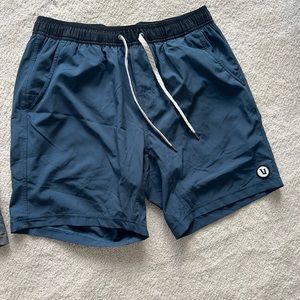 Mens Vuori athletic shorts size large